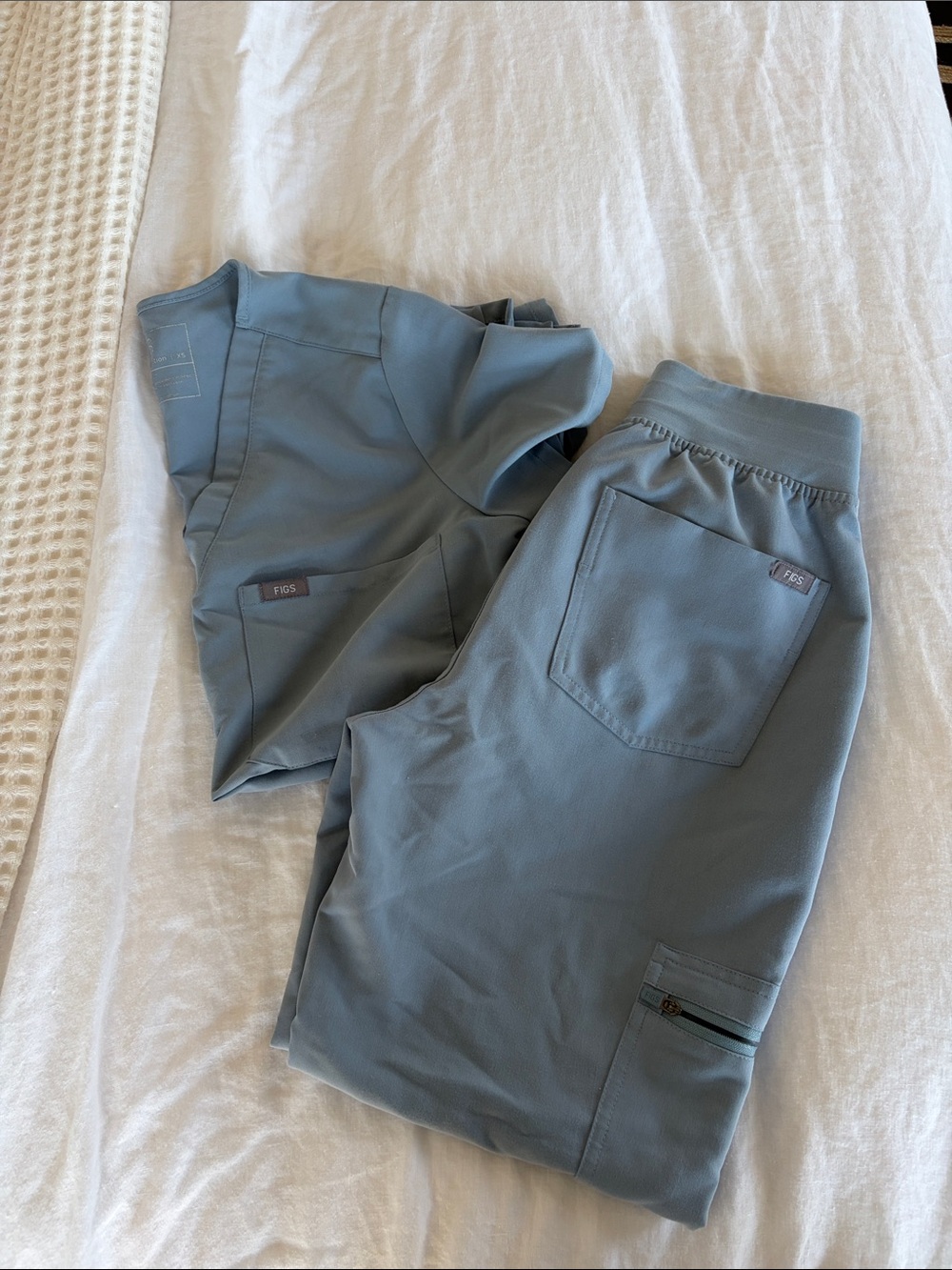 Figs LTD Edition Dusty Blue Women’s Petite Scrub Set